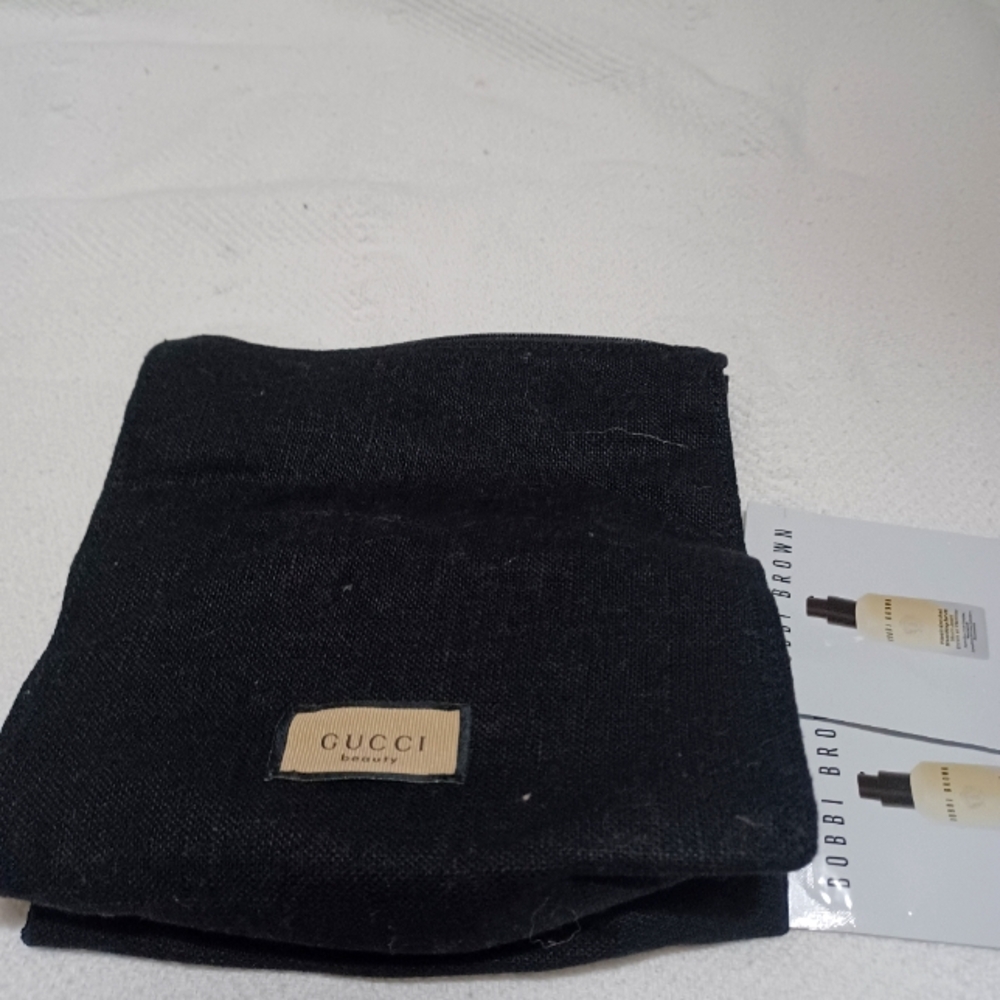 Authentic GUCCI makeup bag with bonus sample cream for face NWT